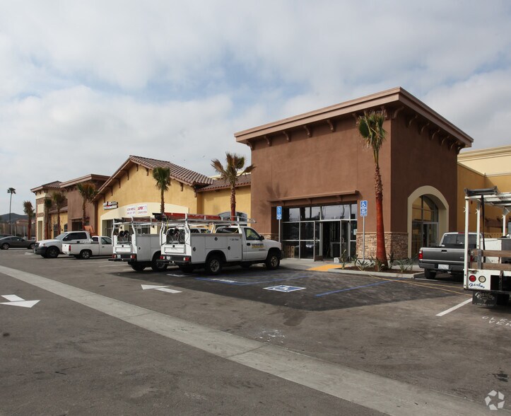 More Photos Of 51 W Tierra Rejada Rd, Simi Valley Freestanding For Lease