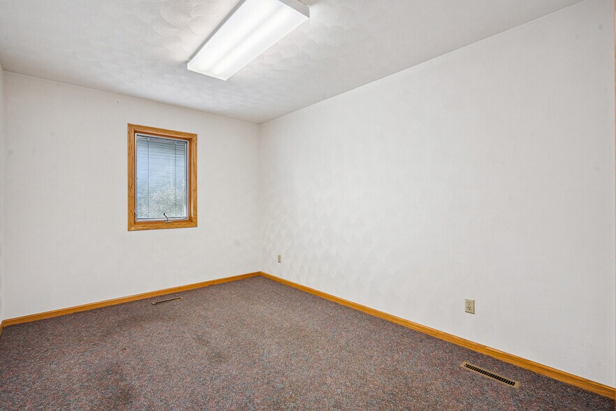 More Photos Of 219 N Canal St, Annawan Office For Sale