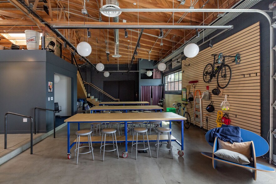 More Photos Of 4216 W Jefferson Blvd, Los Angeles Loft Creative Space For Lease