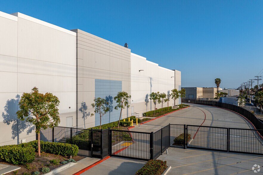 More Photos Of 5370 S Boyle Ave, Vernon Distribution For Lease