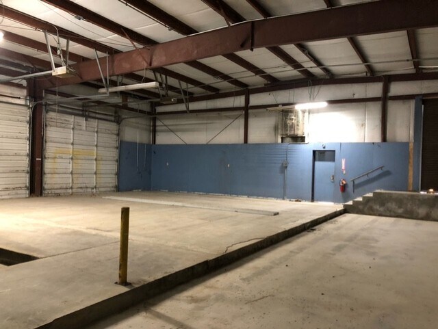 More Photos Of 512 Herriman Ct, Noblesville Warehouse For Lease