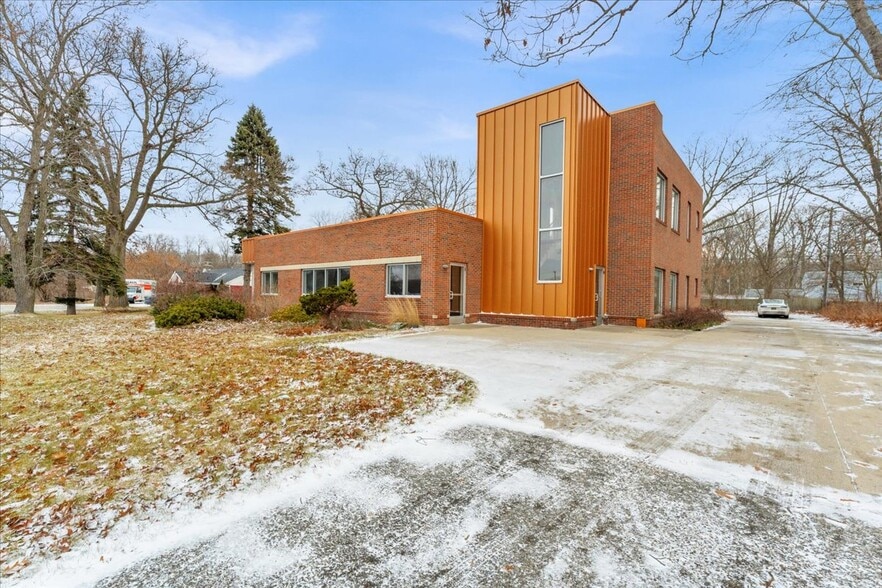 More Photos Of 4950 24th Ave, Fort Gratiot Medical For Sale
