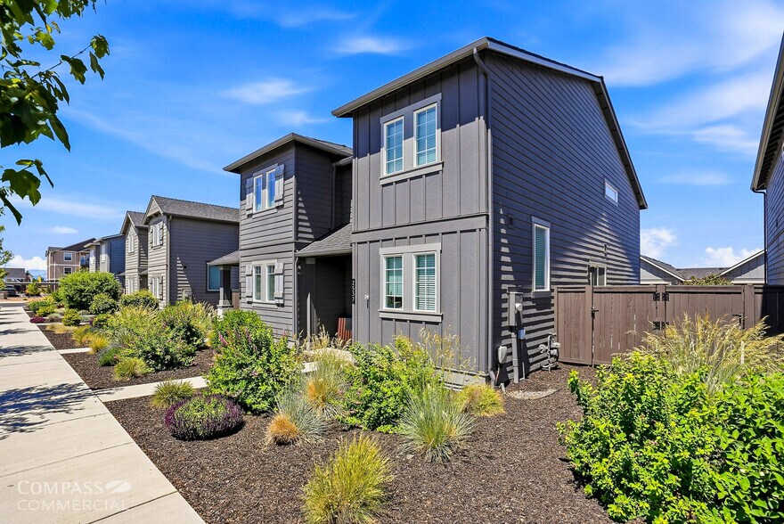 More Photos Of 2598 NW Spruce Cone Ln, Redmond Multifamily For Sale