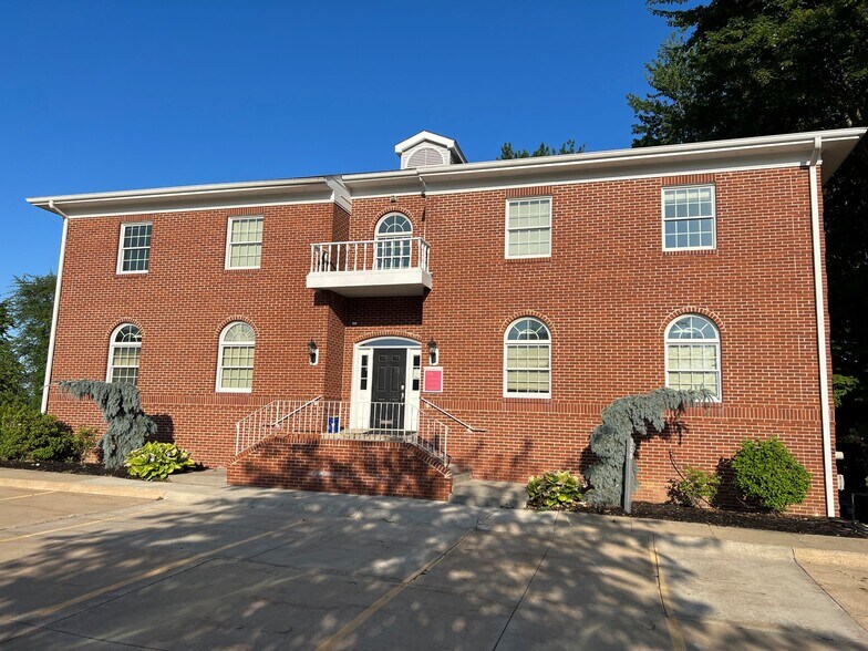 More Photos Of 308 N Cleveland Massillon Rd, Akron Office For Lease