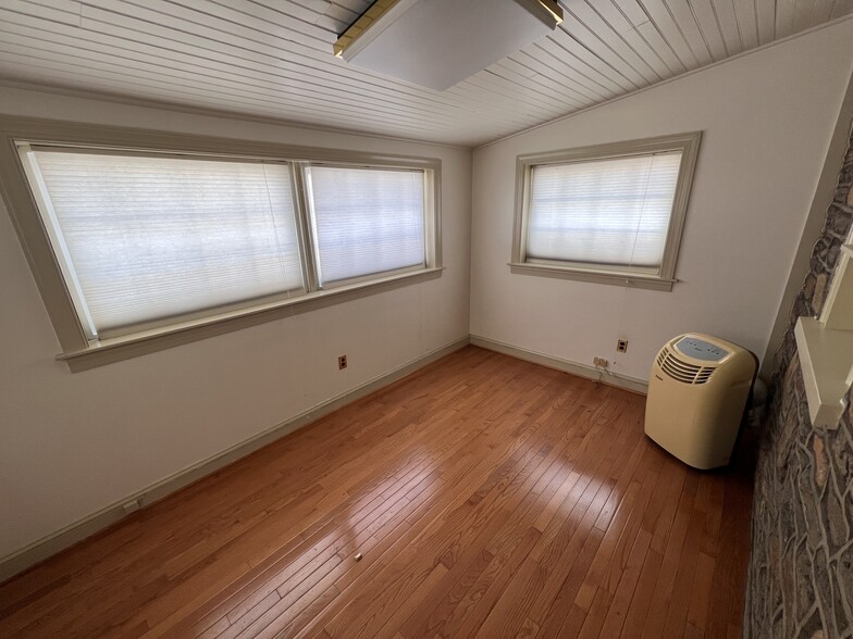 More Photos Of 601 E Lancaster Ave, Downingtown Office For Sale