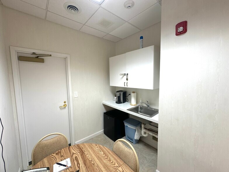 More Photos Of 230 Lafayette Rd, Portsmouth Office For Sale