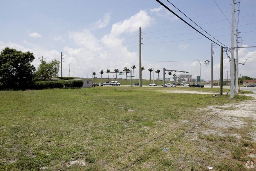 More Photos Of 7610 W Flagler St, Miami Land For Lease