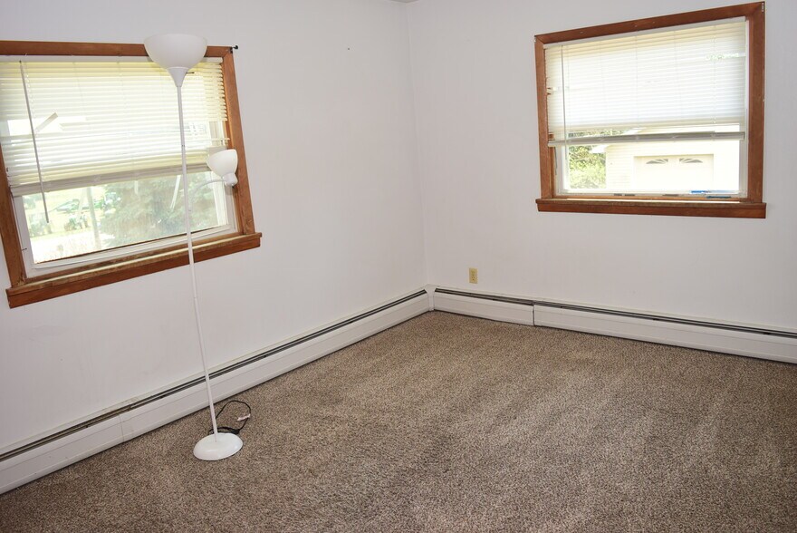 More Photos Of 2013 General Potter Hwy, Centre Hall Showroom For Sale
