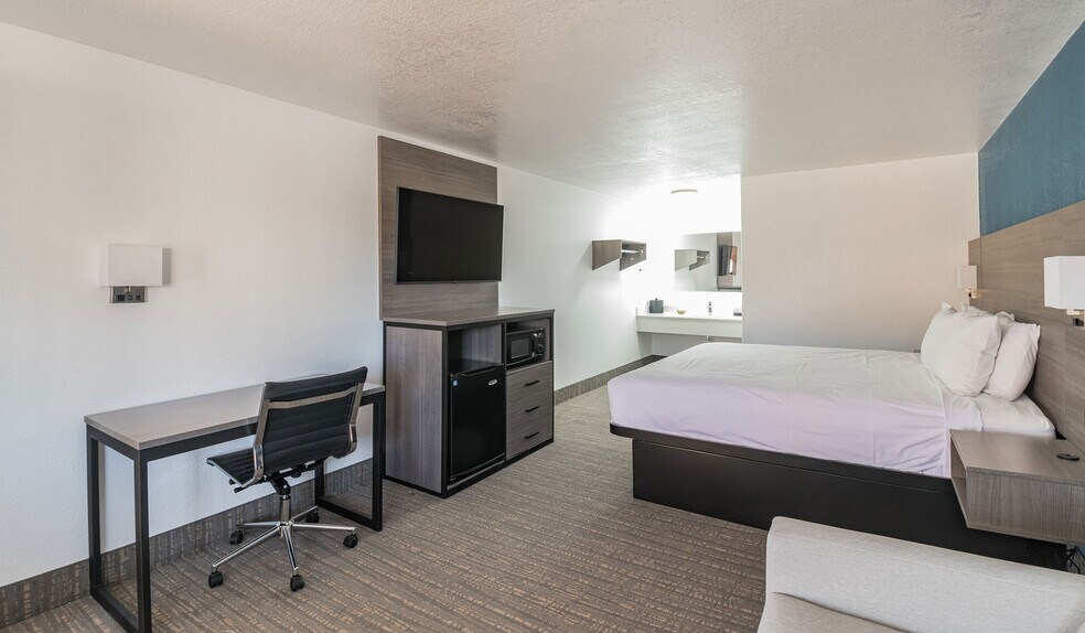 More Photos Of 754 Horizon Dr, Grand Junction Hotel For Sale