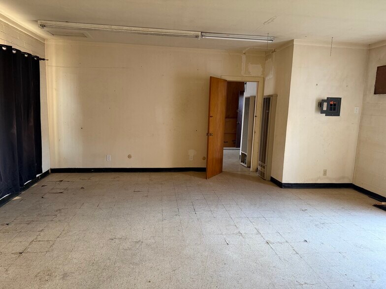 More Photos Of 217 Percy Ave, Yuba City Storefront For Sale