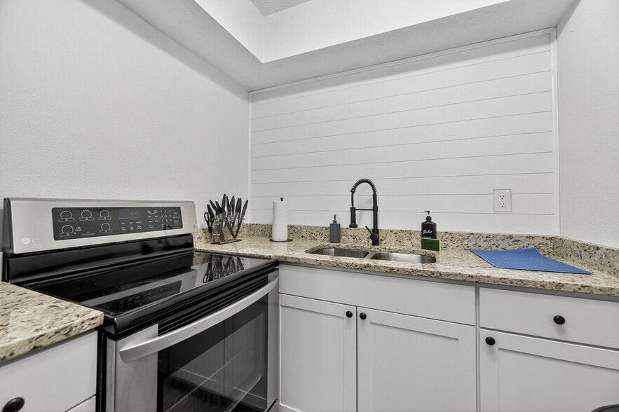 More Photos Of 4513 W McElroy Ave, Tampa Apartments For Sale