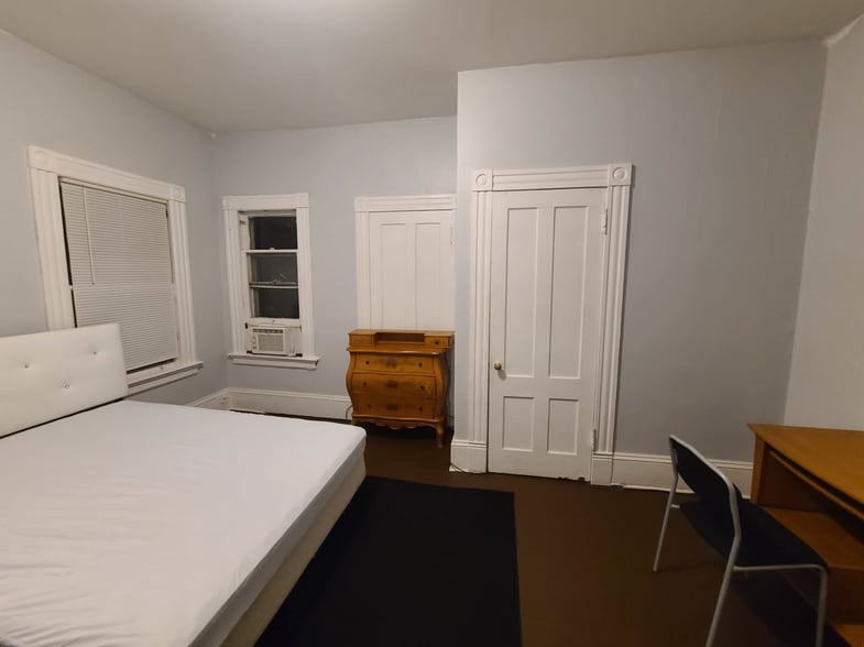 More Photos Of 71 Vine St, New Britain Apartments For Sale