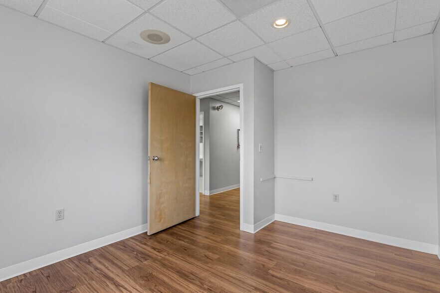 More Photos Of 320 Phillips St, North Kingstown Medical For Sale