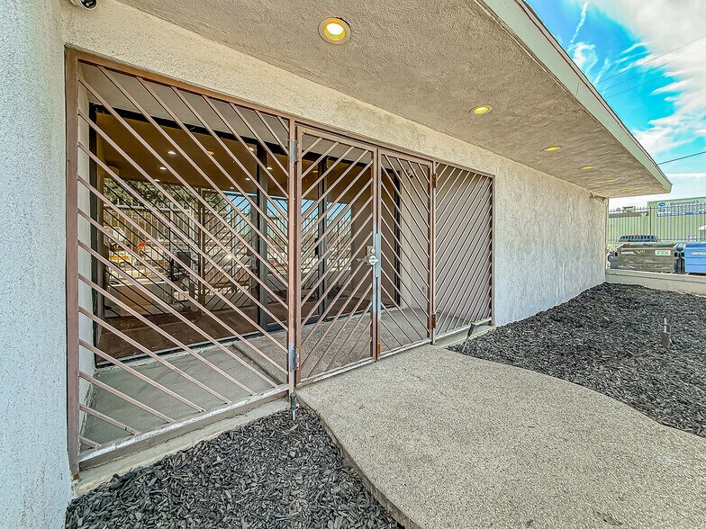 More Photos Of 7650 Gloria Ave, Van Nuys Warehouse For Sale