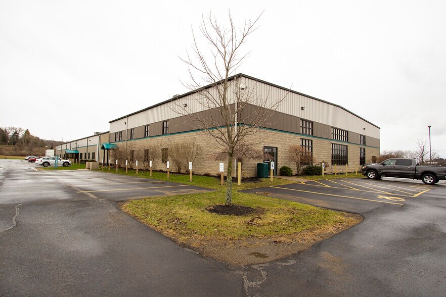 More Photos Of 26 Steele Ave, Arcade Office For Sale