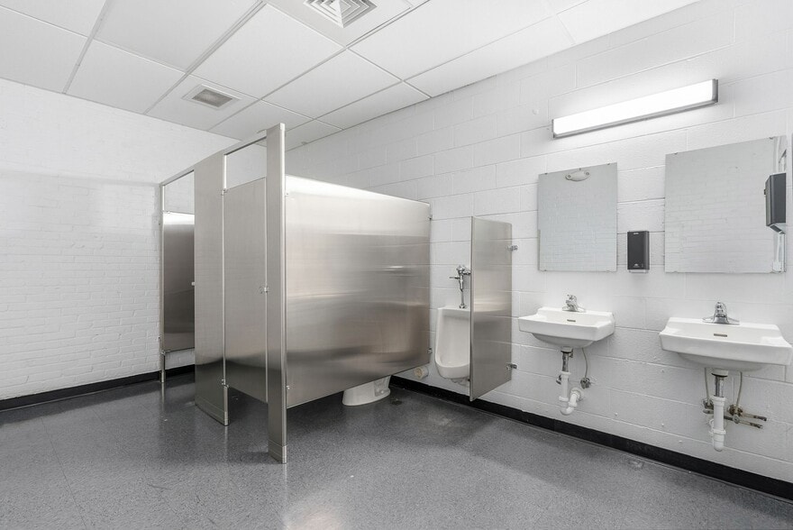 More Photos Of 105 Fairview Rd, Asheville Light Manufacturing For Lease