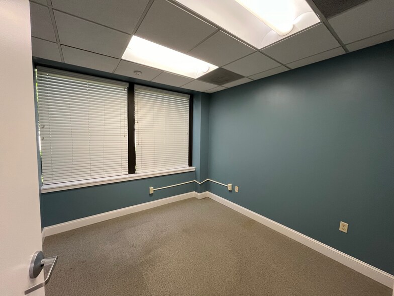 More Photos Of 707 Peninsular Pl, Jacksonville Office For Lease