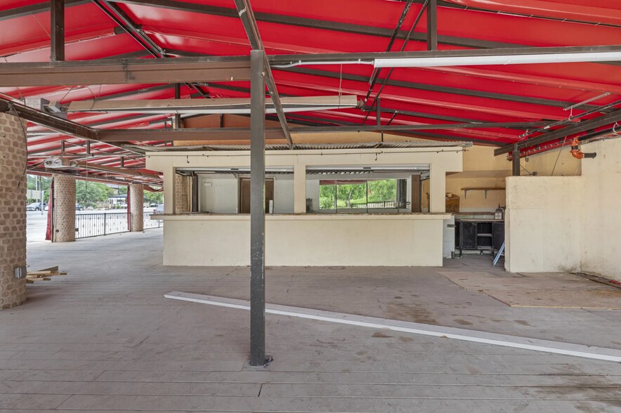 More Photos Of 24116 W Interstate 10, San Antonio General Retail For Sale