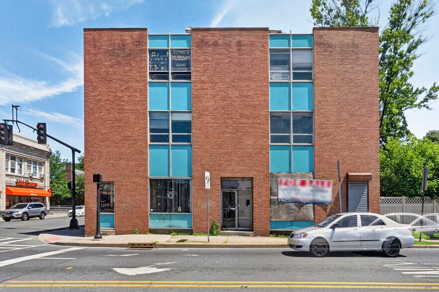 More Photos Of 700 Park Ave, Plainfield Office For Sale