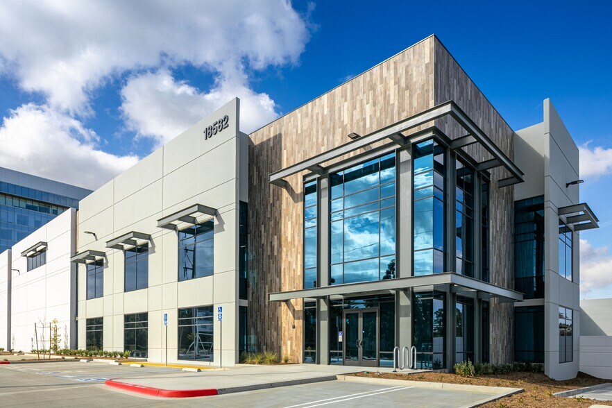 More Photos Of 18582 Teller Ave, Irvine Warehouse For Lease