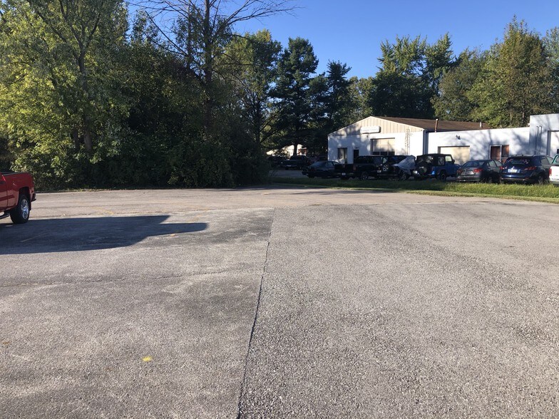 More Photos Of 7947 Southeastern Ave, Indianapolis Loft Creative Space For Lease