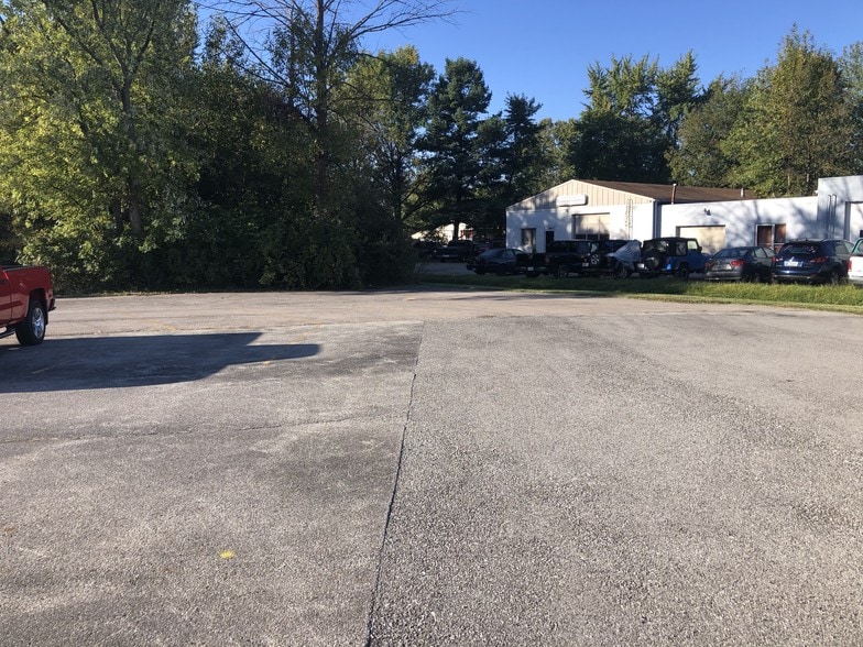 More Photos Of 7947 Southeastern Ave, Indianapolis Loft Creative Space For Sale