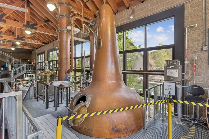 More Photos Of 27649 Old Lincoln Highway, Wanship Freestanding For Sale