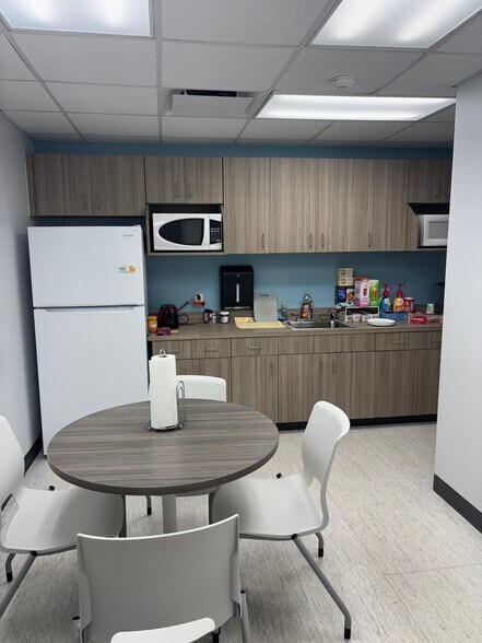 More Photos Of 602-606 4th Ave W, Palmetto Medical For Sale