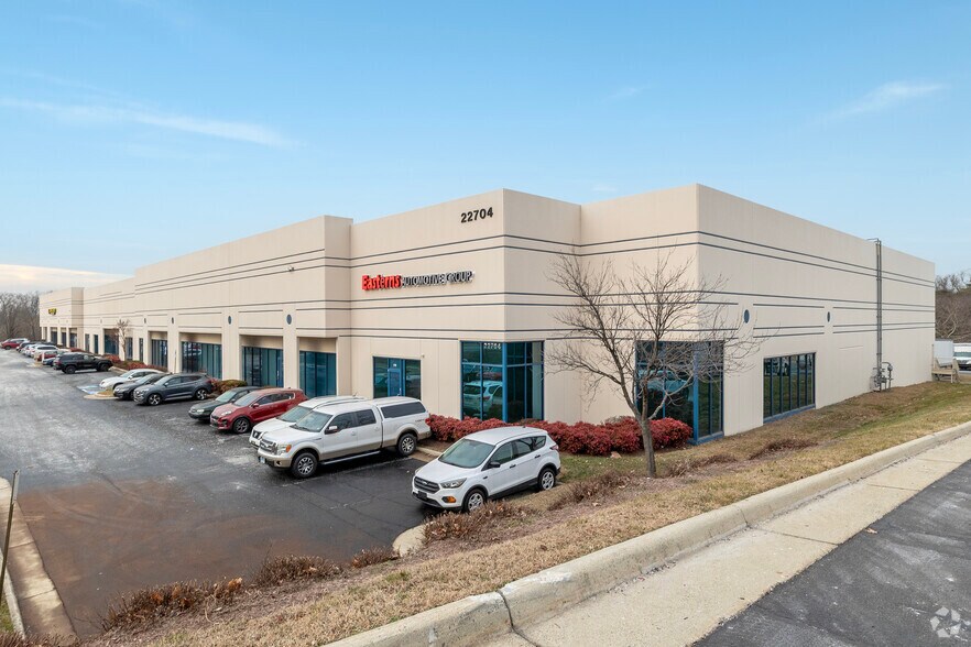 More Photos Of 22704 Commerce Center Ct, Sterling Warehouse For Lease