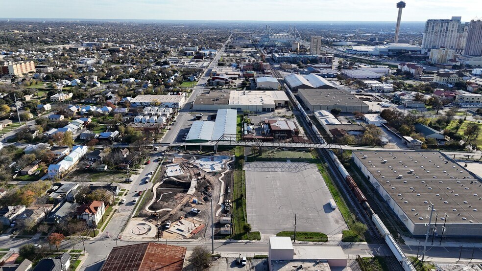 More Photos Of 415 Burnet St, San Antonio Manufacturing For Sale