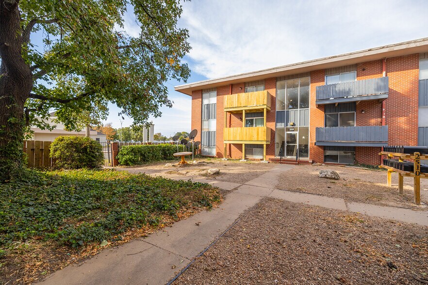 More Photos Of 2520 E Lincoln St, Wichita Apartments For Sale