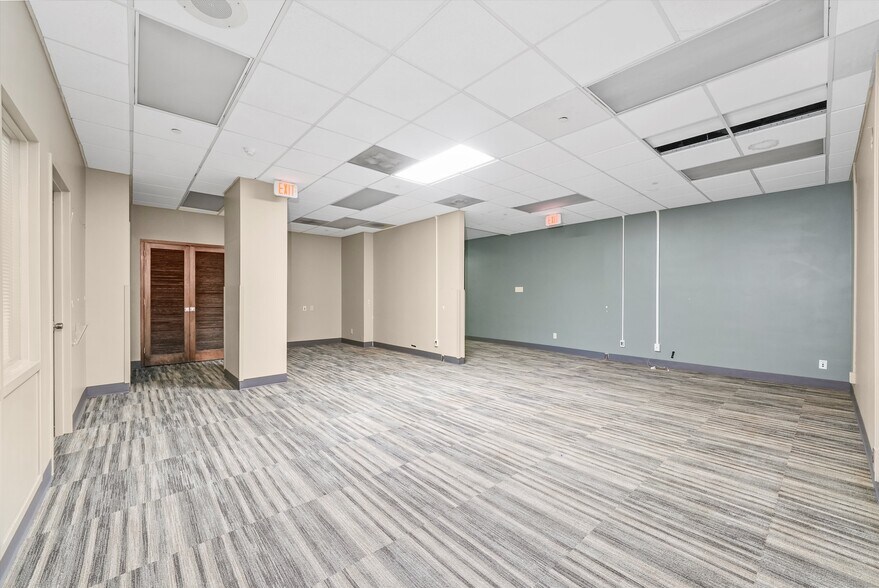 More Photos Of 2400 N Rockton Ave, Rockford Hospital For Lease