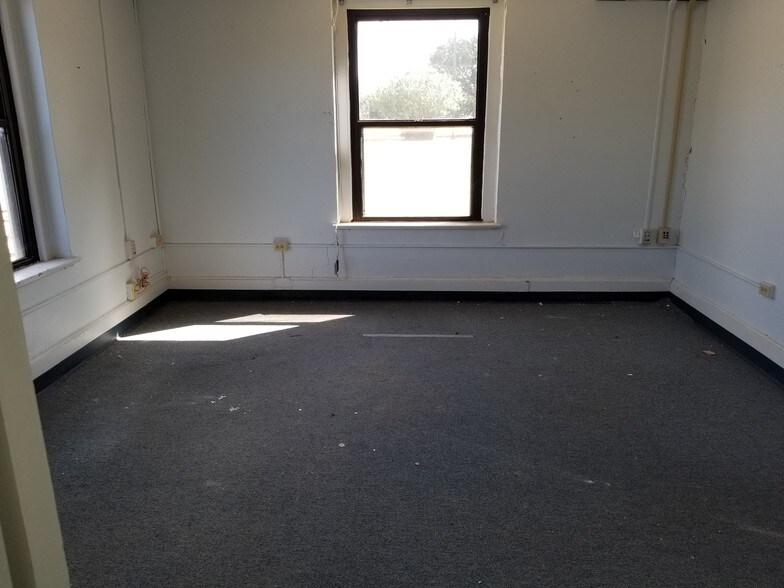 More Photos Of 3250 Sidney Brooks St, San Antonio Medical For Sale