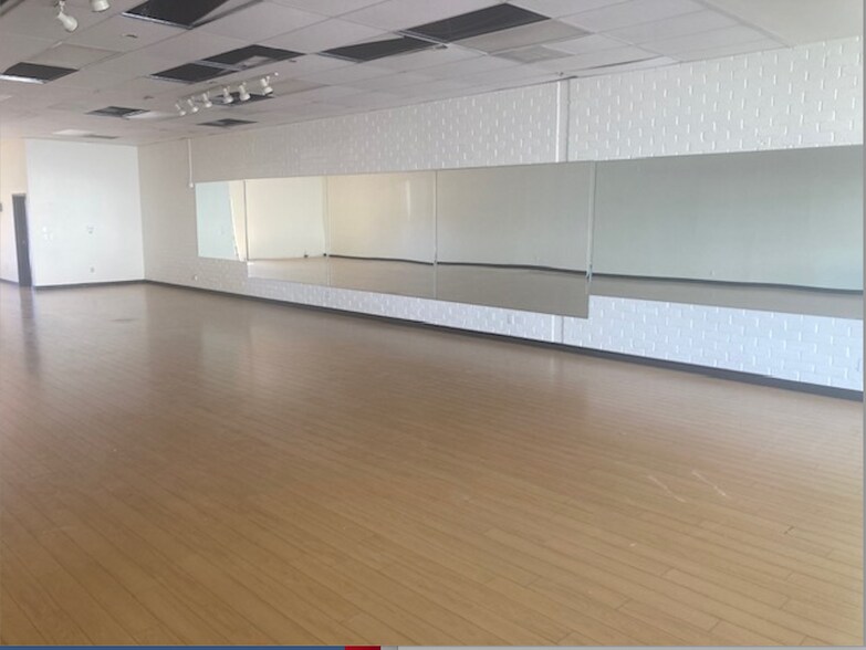 More Photos Of 2640-2650 E Main St, Ventura Storefront For Lease