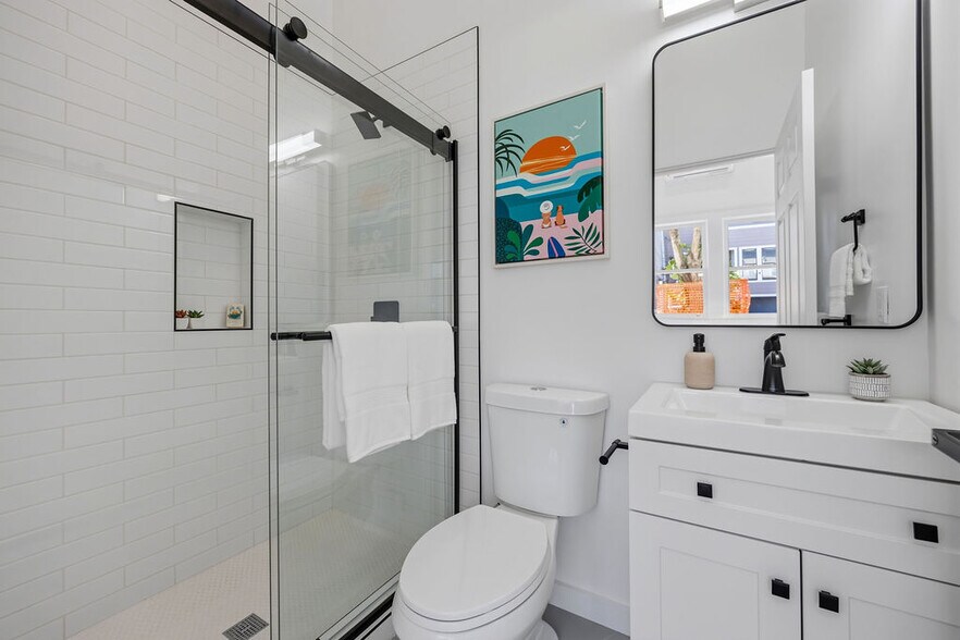 More Photos Of 2730 23rd St, San Francisco Showroom For Sale