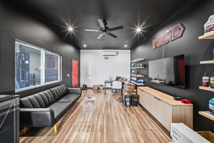 More Photos Of 1857 Commander Dr, Lake Havasu City Warehouse For Lease