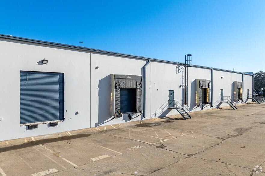 More Photos Of 2500-2536 NE Loop 820, Fort Worth Warehouse For Lease