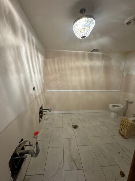 More Photos Of 5824 Doniphan Dr, El Paso Freestanding For Sale