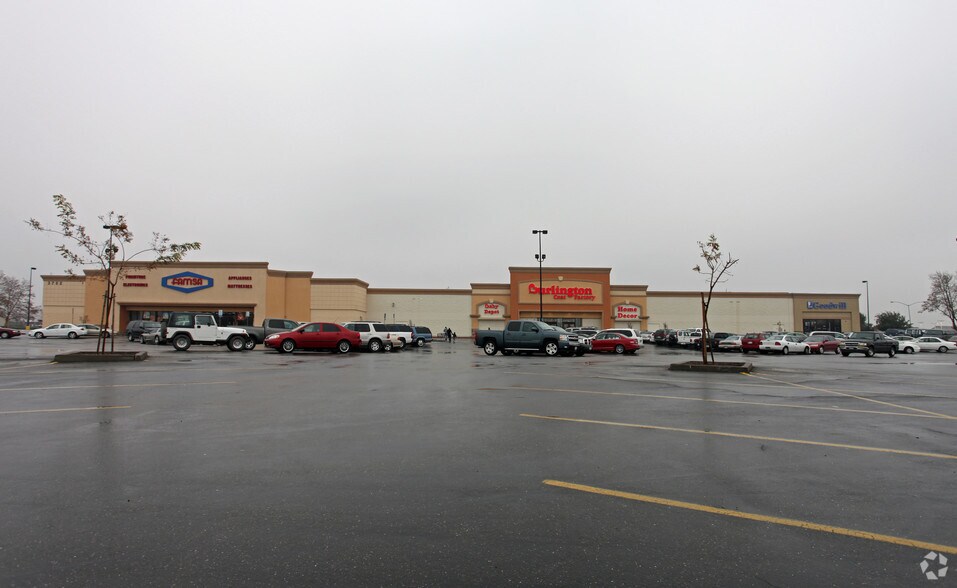 More Photos Of 3702 E Hammer Ln, Stockton Unknown For Lease