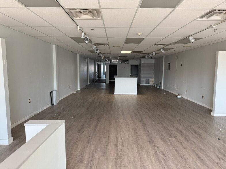 Primary Photo Of 109-133 N York Rd, Willow Grove Unknown For Lease