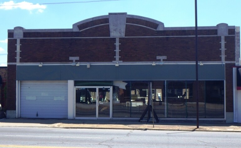Primary Photo Of 111 S Main St, Sapulpa Storefront For Sale
