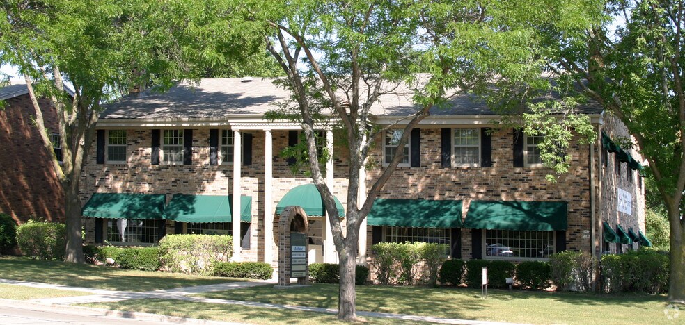 More Photos Of W62N244 Washington Ave, Cedarburg Office For Sale