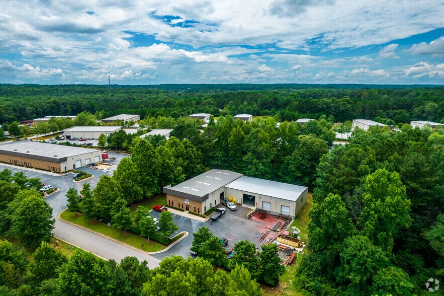 More Photos Of 345 Etowah Trce, Fayetteville Flex For Lease