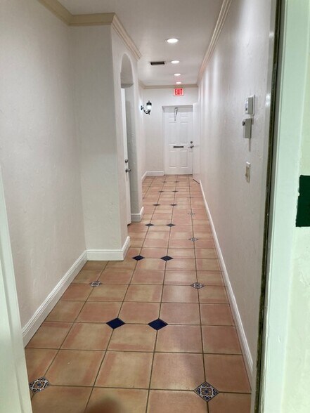 More Photos Of 4044 NE 5th Ter, Oakland Park Warehouse For Lease