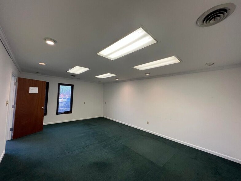 More Photos Of 230-236 Thomas More Pky, Crestview Hills Medical For Lease