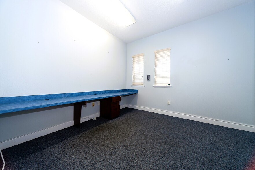 More Photos Of 2001 Manatee Ave E, Bradenton Office For Lease