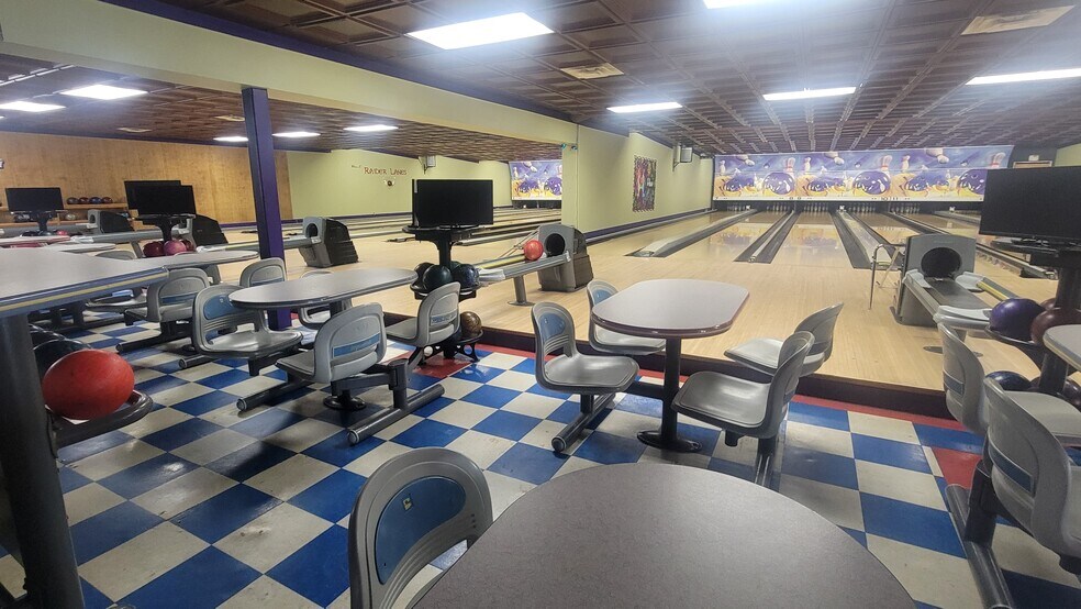 More Photos Of 3156 State St, Caledonia Bowling Alley For Sale