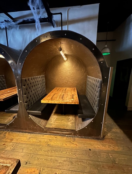 More Photos Of 616 Davis St, Evanston Storefront For Lease