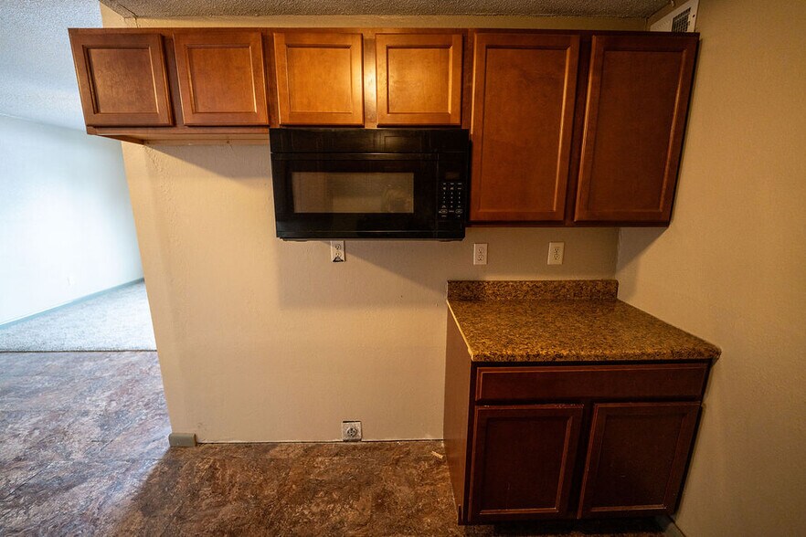 More Photos Of 300 E Windsor, Arkansas City Apartments For Sale