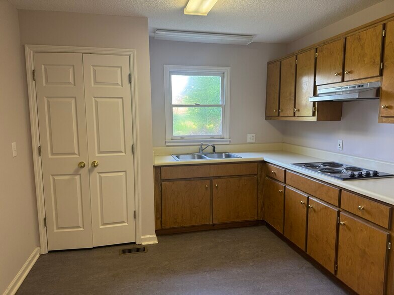 More Photos Of 121 Sparta Hwy, Eatonton Medical For Sale